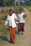 Bringing offerings to the wat