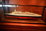 QUEEN VICTORIA Commodore Club Queen Elizabeth 2 Model