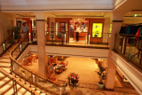 P&O AURORA Atrium & Picadilly Shops
