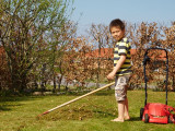 2011-04-22 Oliver gardening