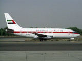 B737-200  A6-ESH
