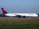 B767-300  N155DL