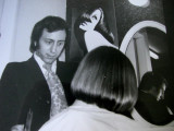 john santilli teaching a student the bob cut