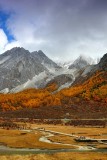 Xianuoduoji (Chenadorje) in Clouds 夏洛多吉