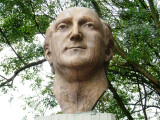 Statue in Plazoleta Central - Universidad de Antioquia.jpg