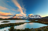 Lago Pehoe at sunrise