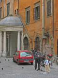Piazza delle Cinque Scole, musician and fan in the ghetto .. 3403
