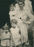 nostra nonna Antonietta con (persone da identificare) - our grandmother (with person who needs to be identified