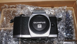 Silver Olympus OM-D E-M5.jpg