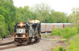 NS 289, with a standard cab SD70, wraps around Turtle Tree curve at Waddy 