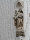 Staande Maria met Kind - Eekhoutstraat 37