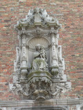 Zittende Maria met Kind - Markt - Hallen