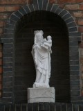 Staande Maria met Kind (koningin) - Steenstraat 66