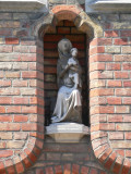 Zittende Maria met Kind - Stijn Streuvelsstraat  1A