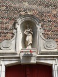 Staande Maria met Kind (Koningin) - Kreupelenstraat 17