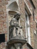 Zittende Maria met Kind - Smedenstraat 6