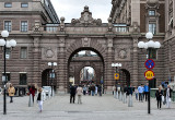 Entry to City, Parliament gates