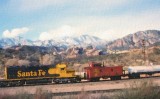 ATSF Eastbound with Caboose gets a little help!