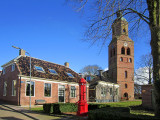 Eenrum - Kerk en rode pomp