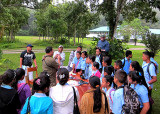 Melvis explaining banding process to students.