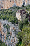 village dans les falaises