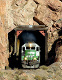 BNSF-2933-at-tunnel-2.jpg