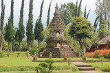 Puru Ulan Danu Bratan. Buddhist stupa in hindu temple