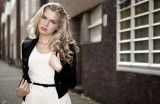 <b>Renee Brouwer</b><br> <i>Hair & make-up:<br> <a href=http://www.yvonmoll.com target=_blank>Yvon Moll</a></i>