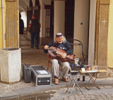 P5272003_streetmusician_800.jpg