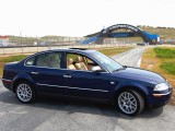 W8 4Motion 6-speed MT right side view