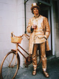 The  bronze  man  and  pushbike