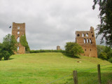 Sheriff  Hutton  castle  ruins. /  3