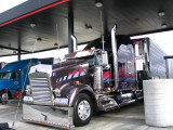 This  truck belongs to Ron Harper from Mississippi. He runs produce to the west coast. Met him in a truck stop.