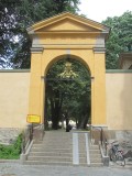 entering the churchyard of Katarina kyrka...