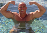 hot muscleman bodybuilder powerlifter swimming pool wet pics.jpg