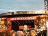 See that small dot on the stage just above the right of the follicly challenged head? That's Paul Simon :)