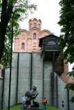 Statue of Yaroslav the Wise next to the Golden Gate was a great prince at the time it was built.