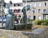 Cancale-Rinsing Oysters.JPG