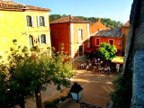 Roussillon,  place du village
