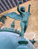 L'angelot sous les arcades