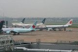 8794 Heathrow T3 planes.jpg