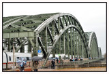 Cadenas d amour  accrochs aux grilles du pont Hohenzollern  Cologne, en Allemagne.