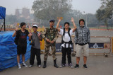 Hao,Kiet,Toan,Thang chup chung voi linh India Red Ford