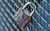 7D_18063 padlock 1200x