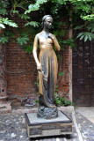 Bronze statue of Juliet