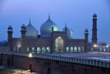 Night falls, Badshahi Mosque