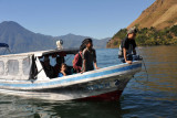 A lancha prepares to dock at Santa Cruz La Laguna