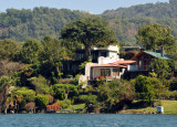 Pretty lakeside homes just to the north of Santiago Atitln
