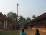 Tirumuzhikkalam dwajasthambam.jpg