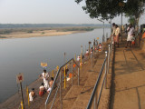 TirunAVai-devotees performing rituals.jpg